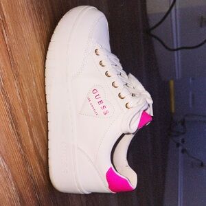 GUESS Women's White and Pink Casual Sneakers